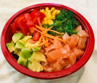 839 Poke salmone 