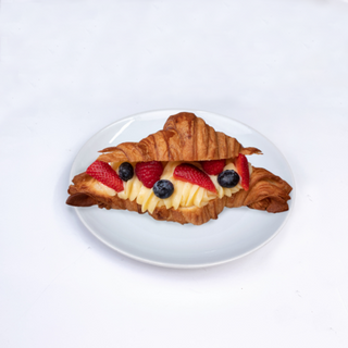Croissant De Crema Y Frutos Rojos