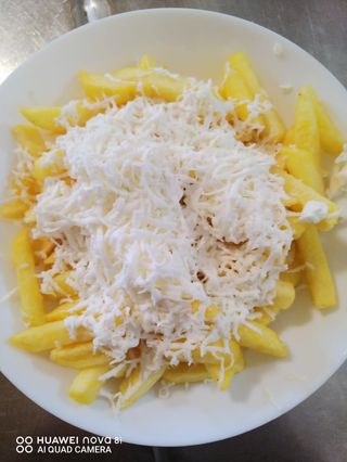 Пържени картофи със сирене (300г)