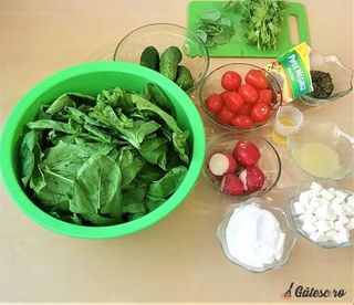 SALATA DE ROSII CU TELEMEA DE VACA