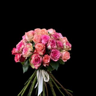 Buchet 30 trandafiri in nuante combinate de roz,