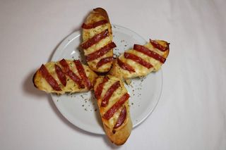 Pão de Alho Queijo e Chouriço (4 fatias)