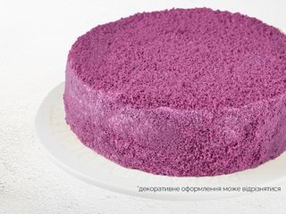 Торт зі смородиною цілий