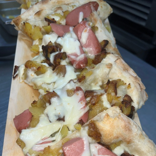 Pizza Würstel e patatine 