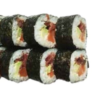 Futomaki de salmón, atún y aguacate