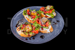 Брускетта з лососем