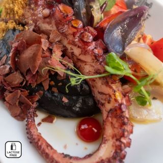 Polvo e Legumes Assados, Puré de Batata Doce Negro e Compota de Pimentos