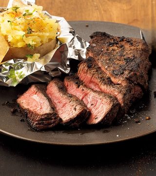 Entrecôte de bœuf au charbon