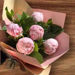 Buchet 5 bujori roz
