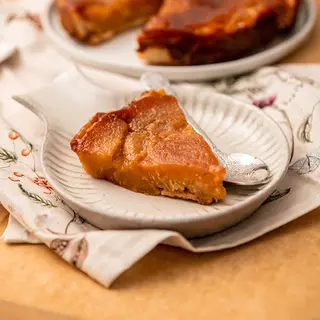 Tarta tatin de manzana (porción)