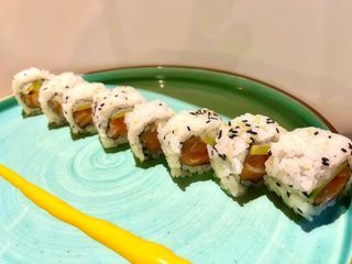 Uramaki sake rolls