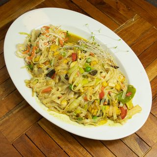 Makaron z kurczakiem  		 150g