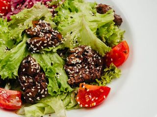 Салат теплий з курячою печінкою (250г)