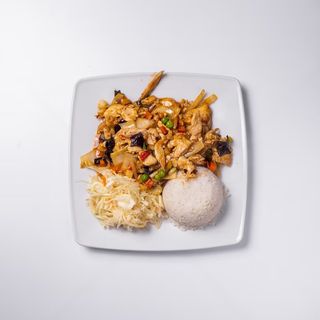 Kurczak specjał na gorącym półmisku 