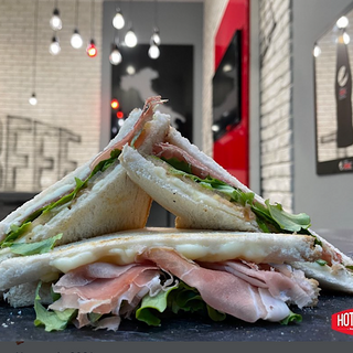 Master Toast con Crudo