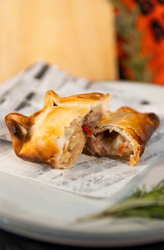 Empanada De Serrano Y Champiñones