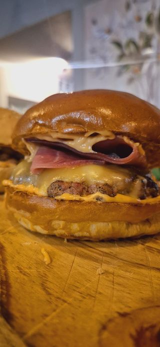 Benedicto Jamon Burger