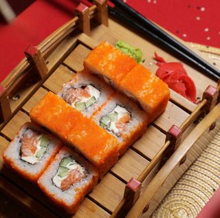 Ռոլլ Կալիֆորնիա սաղմոնով