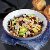 83. Свинско с яйца, гъби и лук (800г)