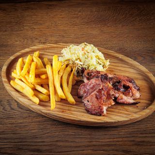 Dimljeni batak sa pomfritom i sosom po želji