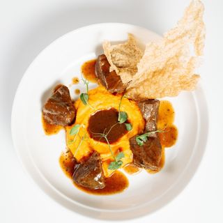 Говяжьи щечки с пюре из батата