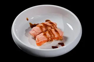 117 Nigiri salmone scottato