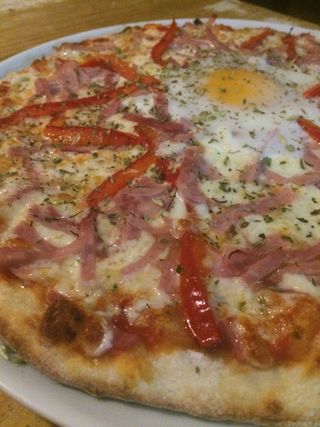 Pizza Al Huevo