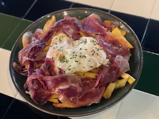 Huevos rotos con paleta ibérica 