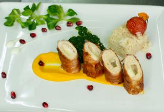 Rolovana piletina punjena mozzarellom