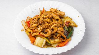 26. Listići piletine u sosu od crnog bibera