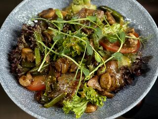 Теплий салат зі свинячої вирізки  (220г)