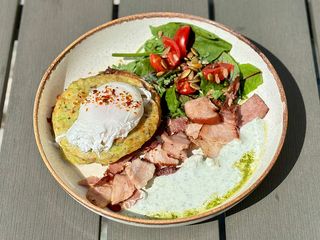 Кабачкові оладки з беконом