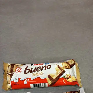 Kinder bueno white