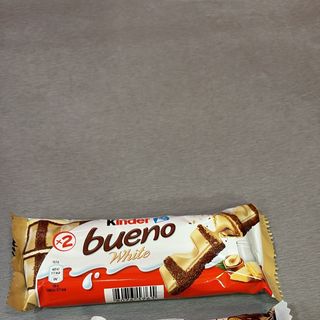 Kinder bueno white