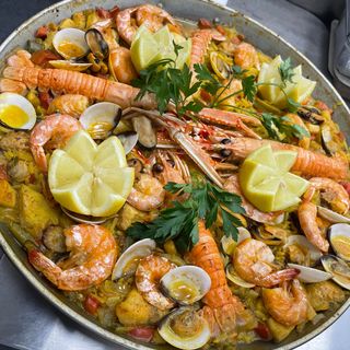 Paella De Pescado Y Marisco