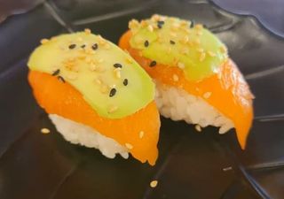 95. Nigiri De Salmón Y Aguacate (2 Uds.)