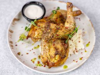 Курча з сирним картопляним пюре (800г)