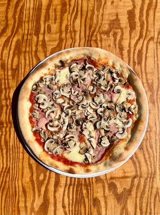 Pizza Prosciutto Funghi