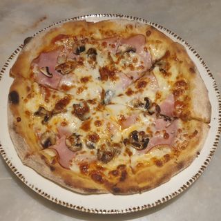 Пица с бекон и гъби