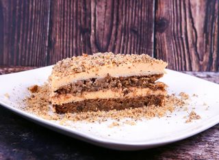 Орехова торта  с крем брюле (200г)