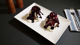 Papanasi cu dulceata si smantana