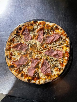 Pizza Capricossa