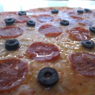 Pizza Salam picant olive Ø 32cm