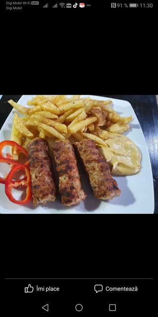 Meniu 4 mici, cartofi prajiti, slanina si  sos la alegere