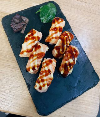 Nigiri De Atún Flameado (6 Uds.)