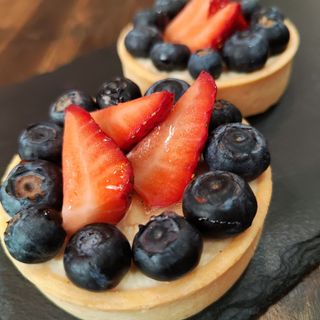 Тарталета с крем и плодове