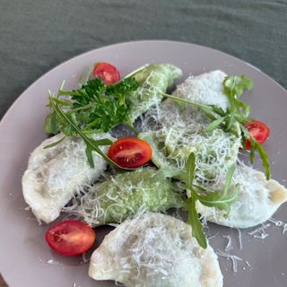 Pierogi z szpinakiem i fetą 8 szt. 