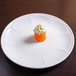 45. Gunkan Philadelphia salmon  - 1 pezzo