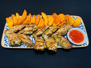 ქათმის ფრთები ტკბილ-ცხარე სოუსით