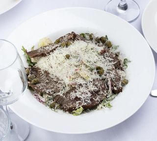 სტეიკის თბილი სალათი ტრუფელით